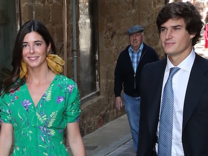 Carlos Fitz James Stuart y Belén Corsini en una boda en Zumaia en junio de 2019.