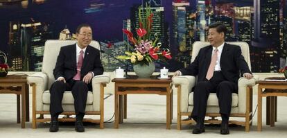 Ban Ki-moon habla con el vicepresidente chino.