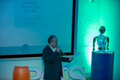 Roberto Hernández De Hita, director ejecutivo de Transformación Digital de BanBajío, participa en el “Foro Transformación e innovación en la era del IA" organizado por EL PAÍS América en Ciudad de México, el 16 de noviembre de 2023. 