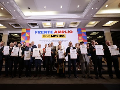 Los precandidatos presidenciales del Frente Amplio por México, el 10 de julio en Ciudad de México.