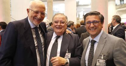 Juan Antonio Germán, a la derecha de la imagen, junto a Juan Roig (izquierda) y el presidente de Euromadi Jaime Rodríguez.