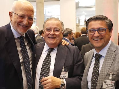 Juan Antonio Germán, a la derecha de la imagen, junto a Juan Roig (izquierda) y el presidente de Euromadi Jaime Rodríguez.