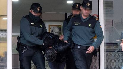Bernardo Montoya en la Comandancia de la Guardia Civil de Huelva.