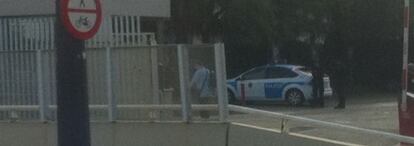Un coche de la policía autonómica, estacionado este miércoles en el aparcamiento de Canal 9.