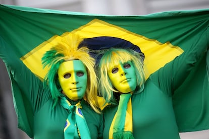 Torcida brasileira contra Camarões