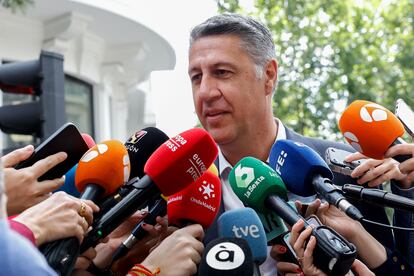 El futuro alcalde de Badalona por el PP, Xavier García Albiol, se dirige a medios de comunicación a su llegada a la reunión del Comité de Dirección del Partido Popular en Madrid, este martes.