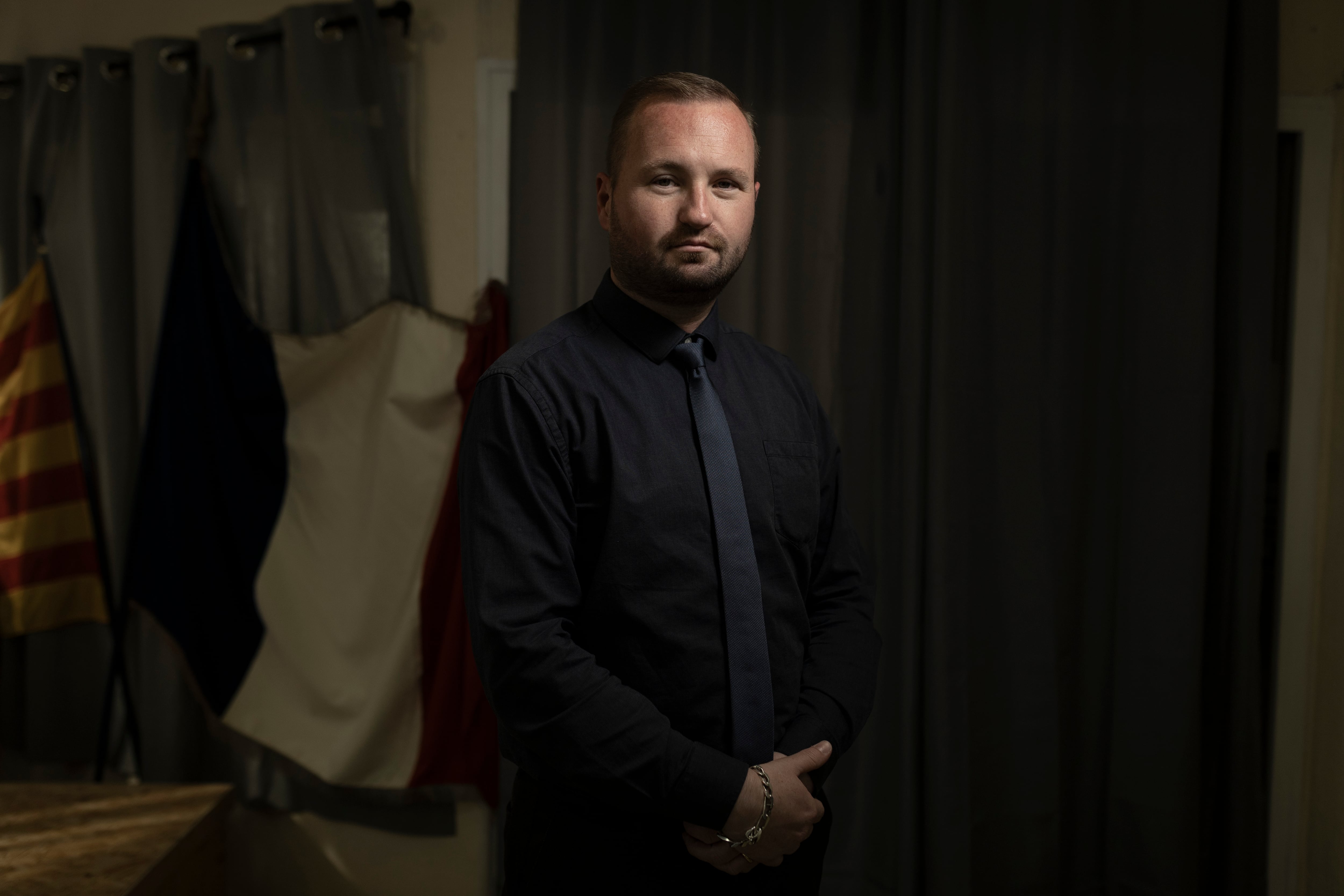 El alcalde de Elna,, Steve Fortel, en la sede de su candidatura.