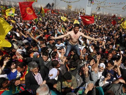 Miles de manifestantes en Diyarbakir (sudeste de Turquía) el pasado 21 de marzo.