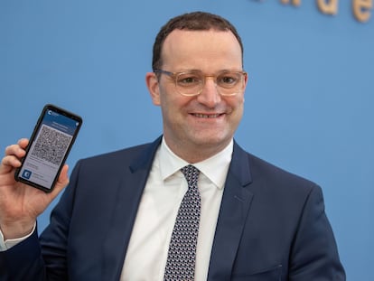 El ministro de Sanidad alemán, Jens Spahn, durante la presentación del pasaporte covid digital, la semana pasada en Berlín.