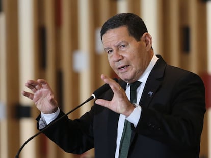 Analistas veem Mourão até como “contradição emulada”.