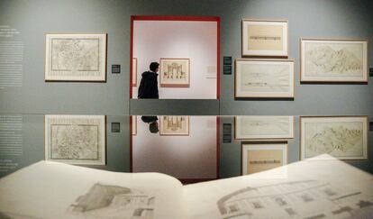 Planos y dibujos en la muestra sobre Sabatini de Madrid.