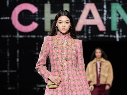 Chanel rinde tributo al su seña de identidad: el ‘tweed’