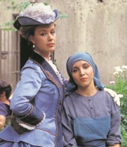 Maribel Martín y Ana Belén, en 'Fortunata y Jacinta', en 1980.