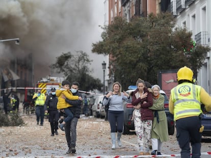 La explosión en un edificio en el centro de Madrid, en imágenes