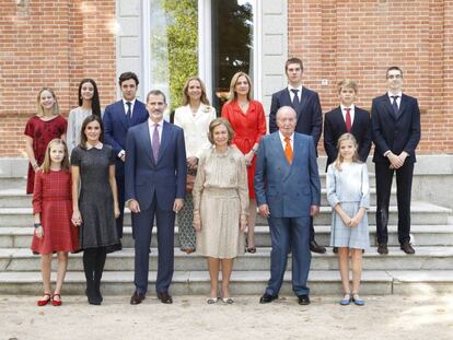 La reina Sofía rodeada de su familia al completo por su 80 cumpleaños. La infanta Cristina no aparecía en una imagen familiar desde hace casi siete años.