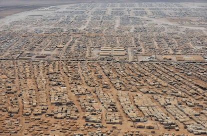 Vista aérea del campo de refugiados de Zaatari, cerca de la ciudad de Mafraq, en el norte de Jordania, poblado por unos 130. 000 sirios que han huido de la guerra civil en Siria. Julio 2012