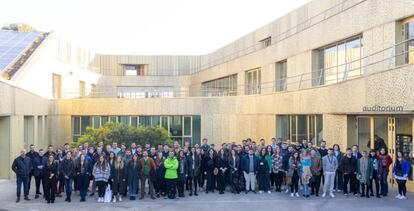 Foto de familia de los 100 jóvenes talentos de la gastronomía en España, este lunes en el Basque Culinary Center.