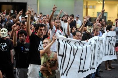 Los indignados se han manifestado por el centro de Valencia.