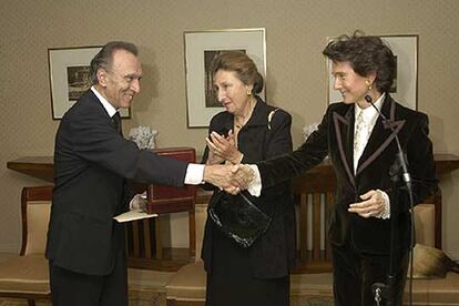 Abbado, junto a la infanta Margarita de Borbón (en el centro) y Paloma O&#39;Shea.