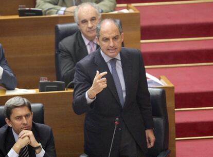 El presidente de la Generalitat, Francisco Camps, durante la sesión de control de las Cortes valencianas.