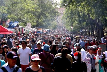 El Parque de San Isidro repleto de gente celebrando las fiestas.