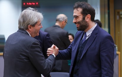 El comisario de Economía, Paolo Gentiloni (izquierda), junto al ministro español de Economía Carlos Cuerpo.