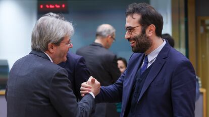 El comisario de Economía, Paolo Gentiloni (izquierda), junto al ministro español de Economía Carlos Cuerpo.