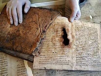 Textos hebros recuperados por el Archivo Histórico de Granada.