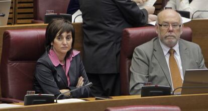 La alcaldesa de Ibi, Maite Parra, del PP, en una sesi&oacute;n de las Cortes.