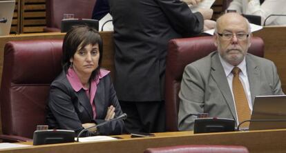La alcaldesa de Ibi, Maite Parra, del PP, en una sesión de las Cortes.