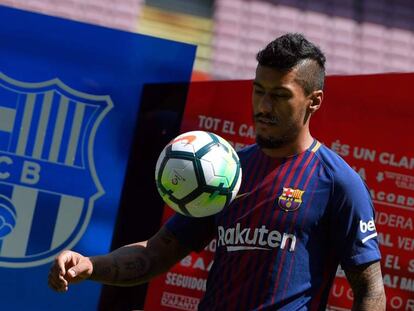 Paulinho, en la seva presentació al Camp Nou.