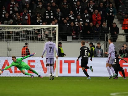 Ferran Torres, en el momento de conseguir el empate ante el Eintracht.