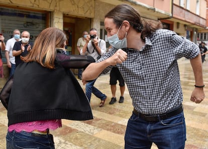 Pablo Iglesias participa con Miren Gorrotxategi en Durango en un acto electoral el último día de la campaña.