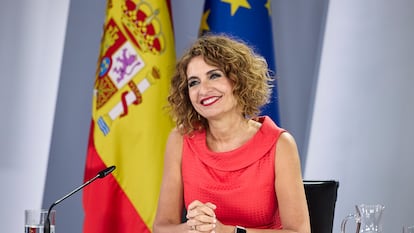 La vicepresidenta primera y ministra de Hacienda, María Jesús Montero, durante una rueda de prensa posterior a la reunión del Consejo de Ministros, este martes.