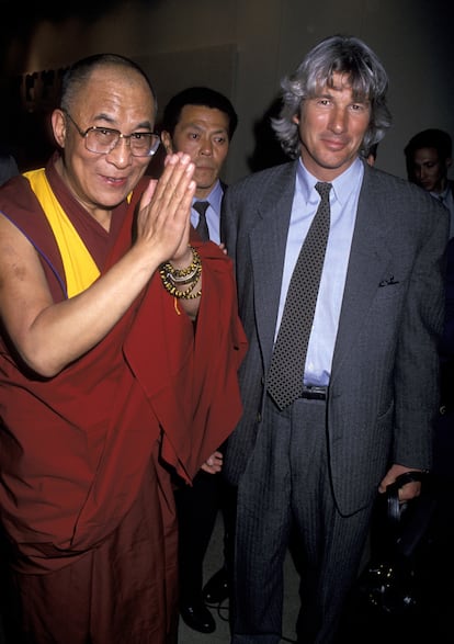 Richard Gere junto al hombre al que los budistas llaman Su Santidad y l puede llamar amigo: el Dalai Lama. Era 1994.