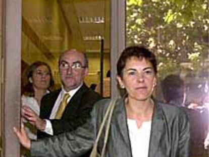 Aizpurua, directora de <b></b><i>Gara,</i> a su salida de la Audiencia Nacional.
