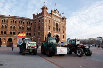 Tractores concentrados en la plaza de Las Ventas de Madrid.