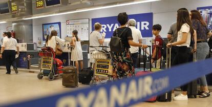 Mostradores de facturación de Ryanair en el aeropuerto de Madrid-Barajas. 
 