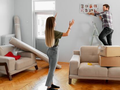 Consigue una alienación precisa de forma fácil para cuadros y muebles. GETTY IMAGES.