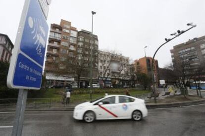 Se&ntilde;ales y c&aacute;maras del radar de tramo instalado en Usera.