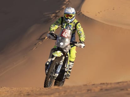 Edwin Straver, durante una etapa en el rally Dakar, en el que sufrió un accidente que le ha costado la vida.