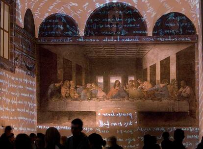 Un  momento de la <i>performance </i>de Peter Greenaway con <i>La última cena</i>  de Leonardo da Vinci.