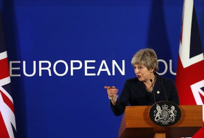 May aseguró en la conferencia de prensa que este viernes volverá a Reino Unido y trabajará "duro para conseguir el apoyo y sacar adelante el acuerdo".