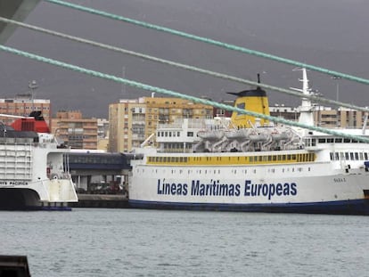 Barcos de compa&ntilde;&iacute;as mar&iacute;timas que operan entre los puertos de Algeciras (C&aacute;diz) y Ceuta.