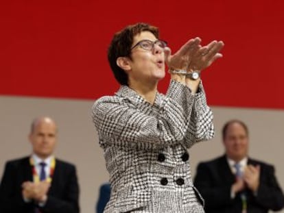 La canciller, a quien va a reemplazar, la eligió secretaria general de la CDU en febrero