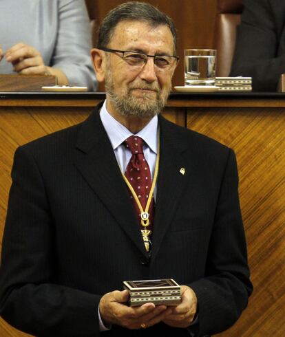 El socialista Manuel Gracia, en su nombramiento como presidente de la Cámara andaluza.