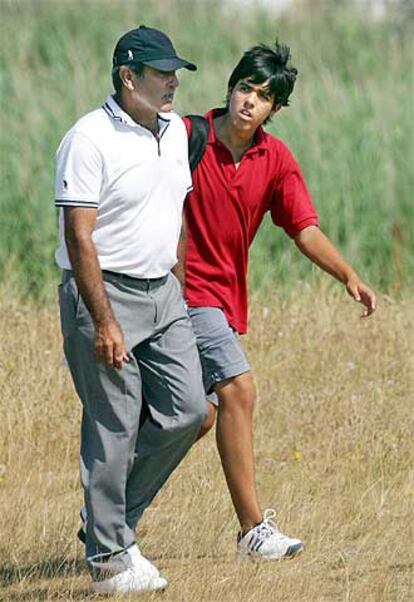 Severiano y su hijo Javier, el miércoles en el campo de Hoylake.