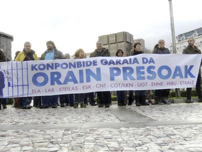 Concentración de los sindicatos vascos celebrada en Bilbao el pasado 17 de enero contra la política penitenciaria que se aplica a los presos de ETA.