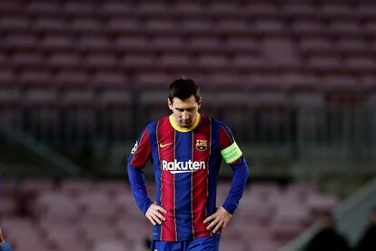 Leo Messi, cabizbajo, durante el partido contra la Juve en la última jornada de la fase de grupos de la Champions.