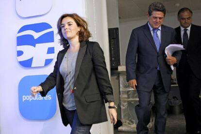 Soraya Sáenz de Santamaría, Federico Trillo y Esteban González Pons, en la sede del PP.